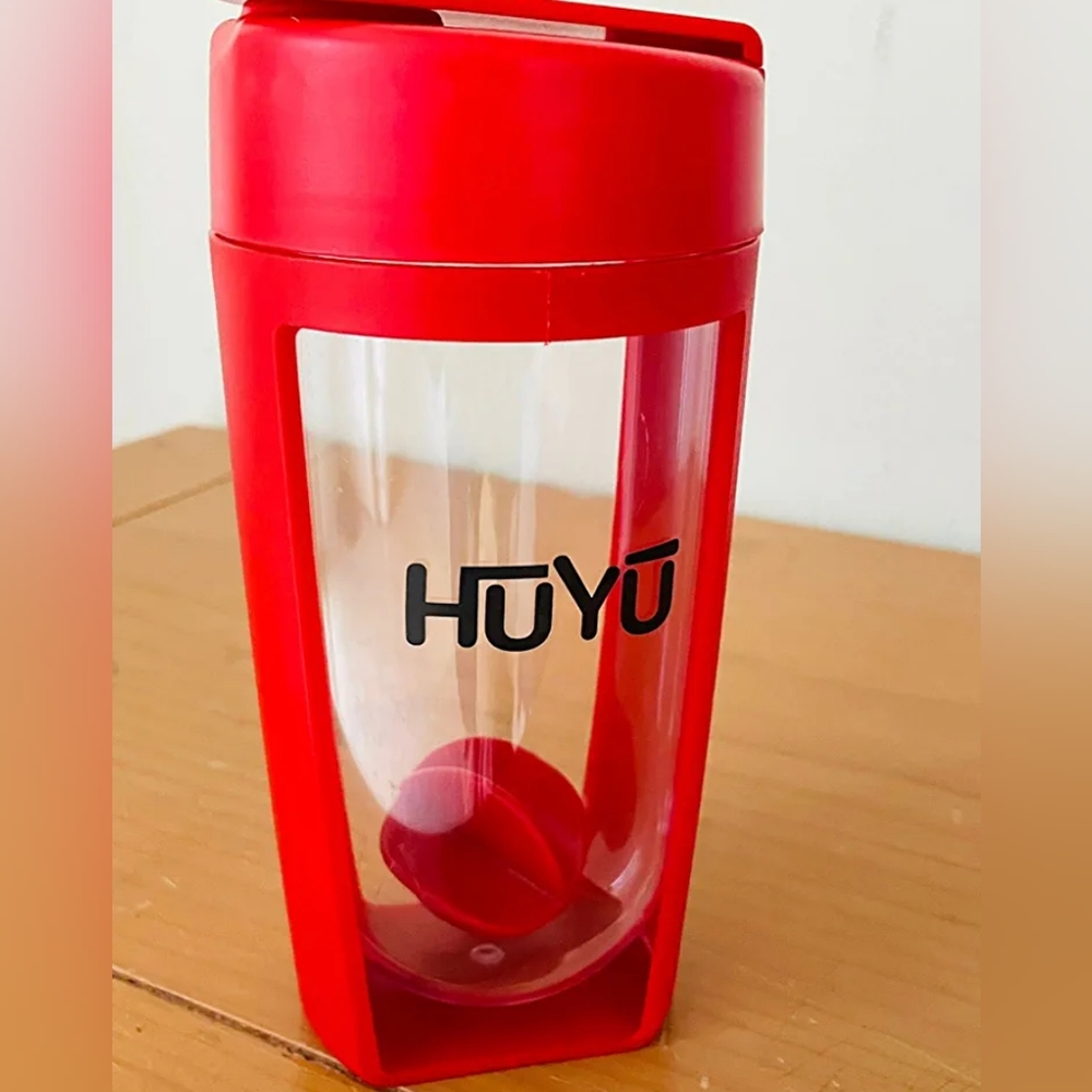 Huyu Protein Tumbler with shaker ball